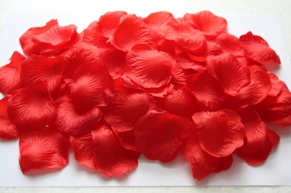 Лепестки роз, ткань  5,5 х 4,5 см, 144 шт красный