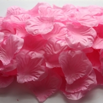 Лепестки роз, ткань  5,5 х 4,5 см, 144 шт нежно розовый