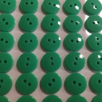 Пуговки для скрапбукинга на клейкой основе Круг 12 мм 77 шт зеленые
