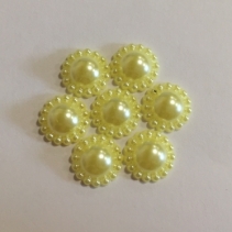 Полубусина Цветок светло-желтый 12 мм упаковка 20 гр ( примерно 60 шт)