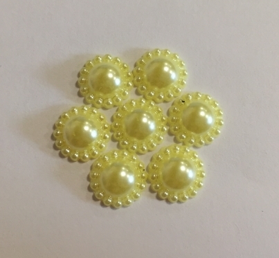 Полубусина Цветок светло-желтый 12 мм упаковка 20 гр ( примерно 60 шт)