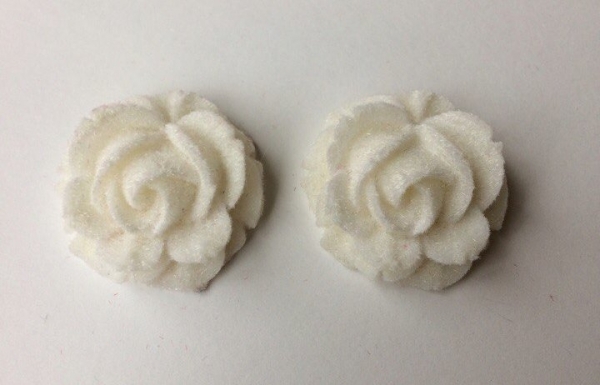 Большие бархатные розы 35 мм упаковка 2 шт белые