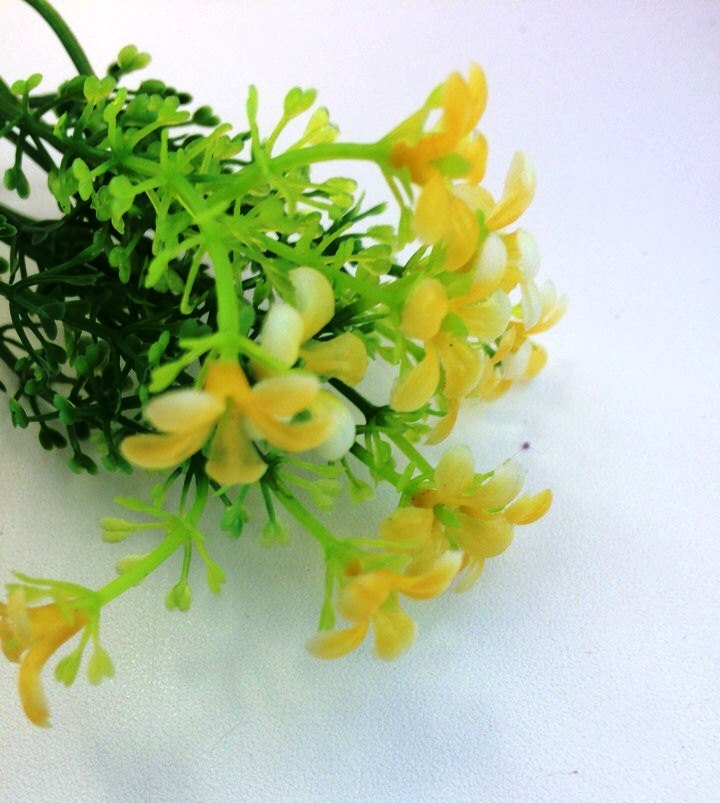 Цветы (пластик)   9-10 см  5 веток 15 цветочков желтые