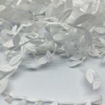Листочки на тесьме 10 метров белый